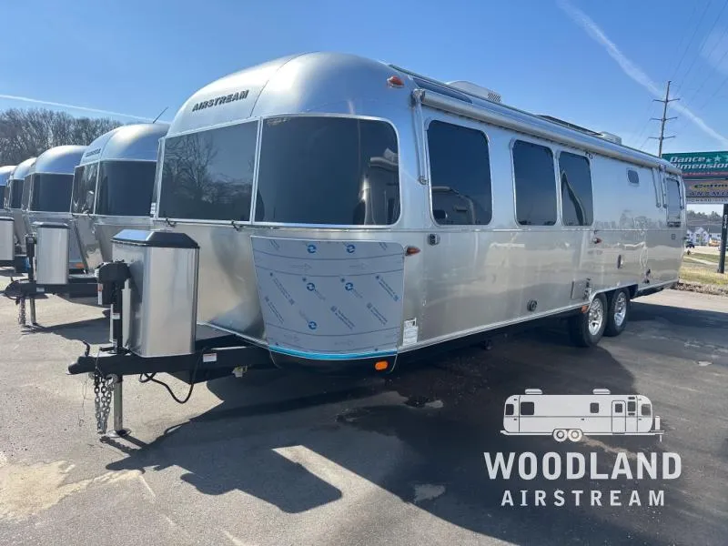 2026 Airstream Classic 30RB - Photo 3
