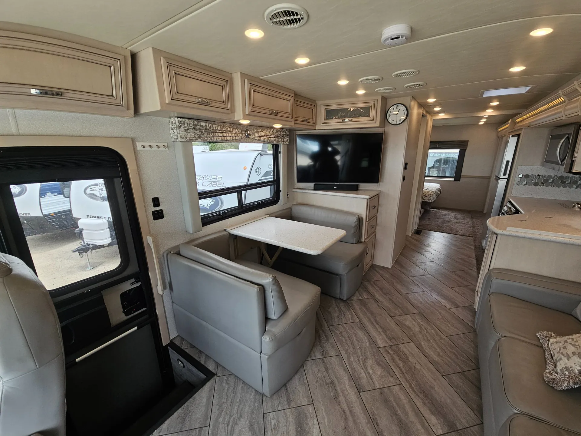 2021 Newmar Bay Star 3014 - Photo 4