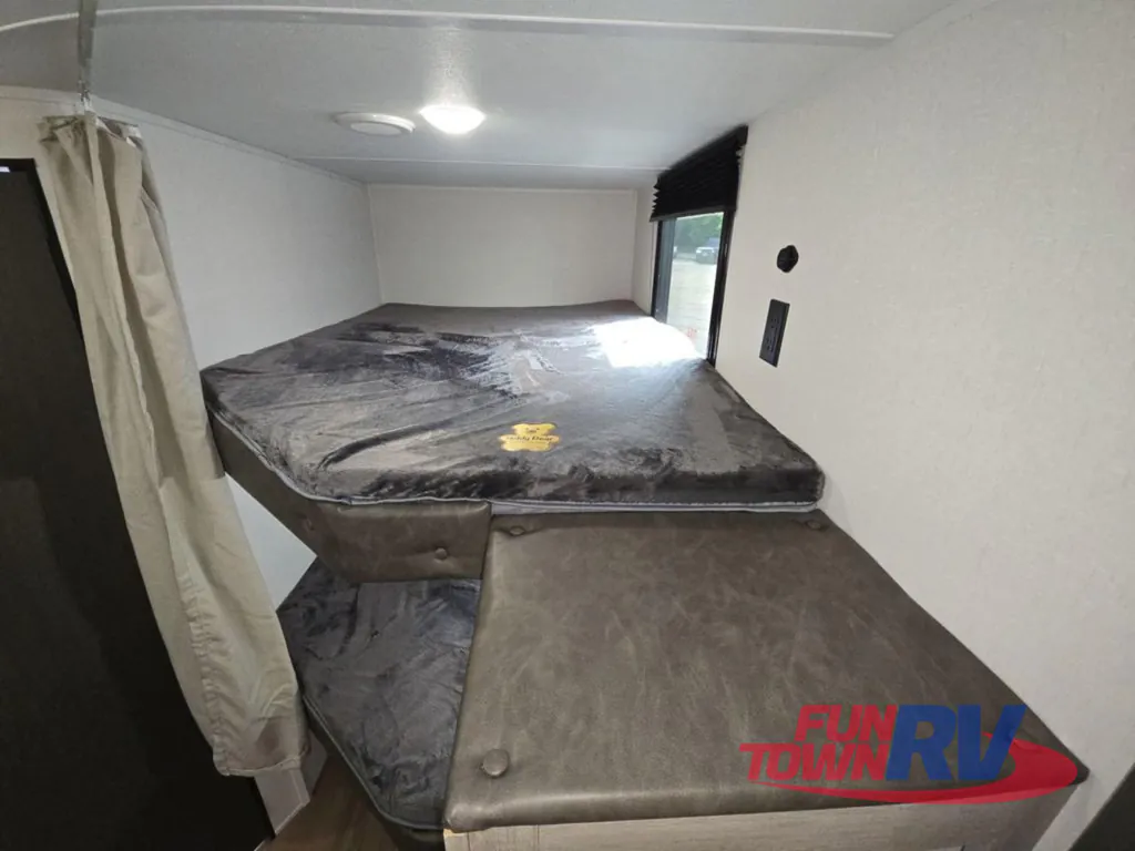 2027 East to West Della Terra 280BH, Photos photo 29