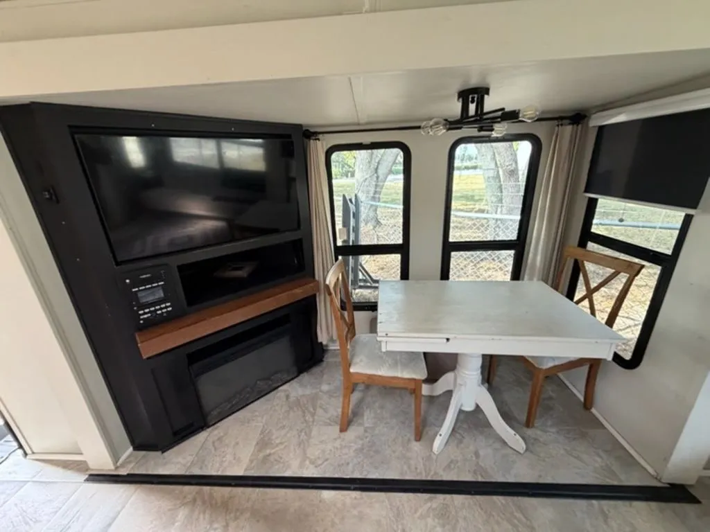 2015 Forest River Rockwood 3025W - Photo 4