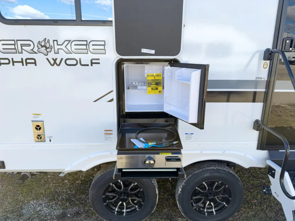 2026 Forest River Cherokee Alpha Wolf 21RB, Photos photo 14
