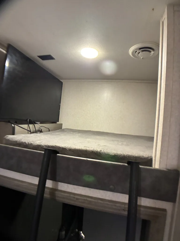 2021 Keystone Raptor 413, Photos photo 13