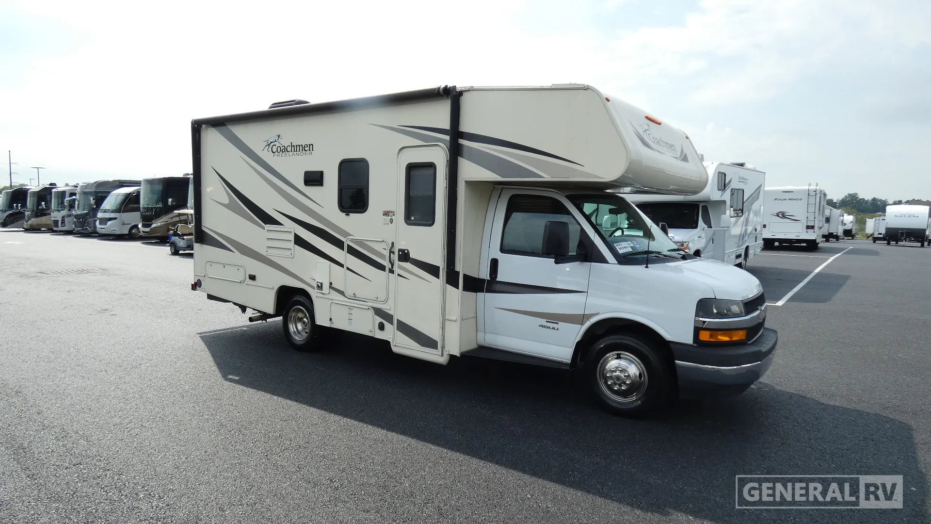 2019 Coachmen Freelander 21RS - Photo 2