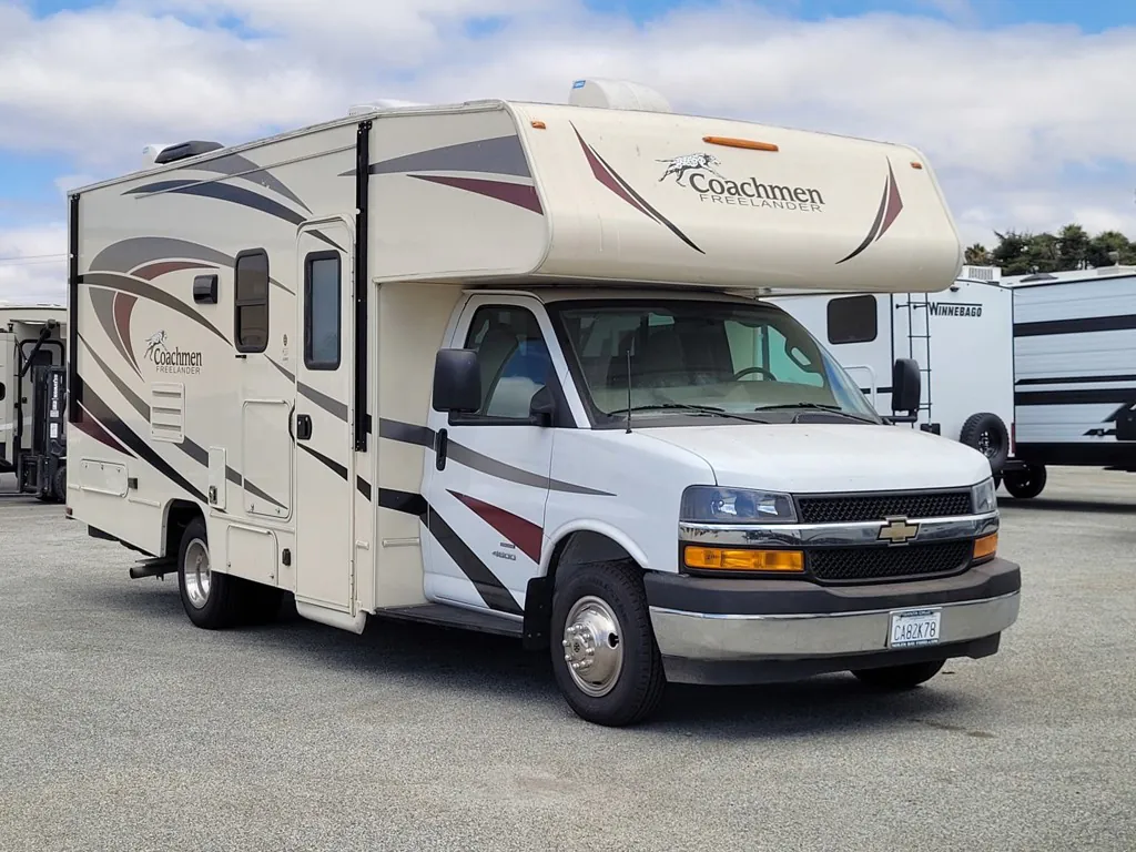 2019 Coachmen Freelander 21RS - Photo 2