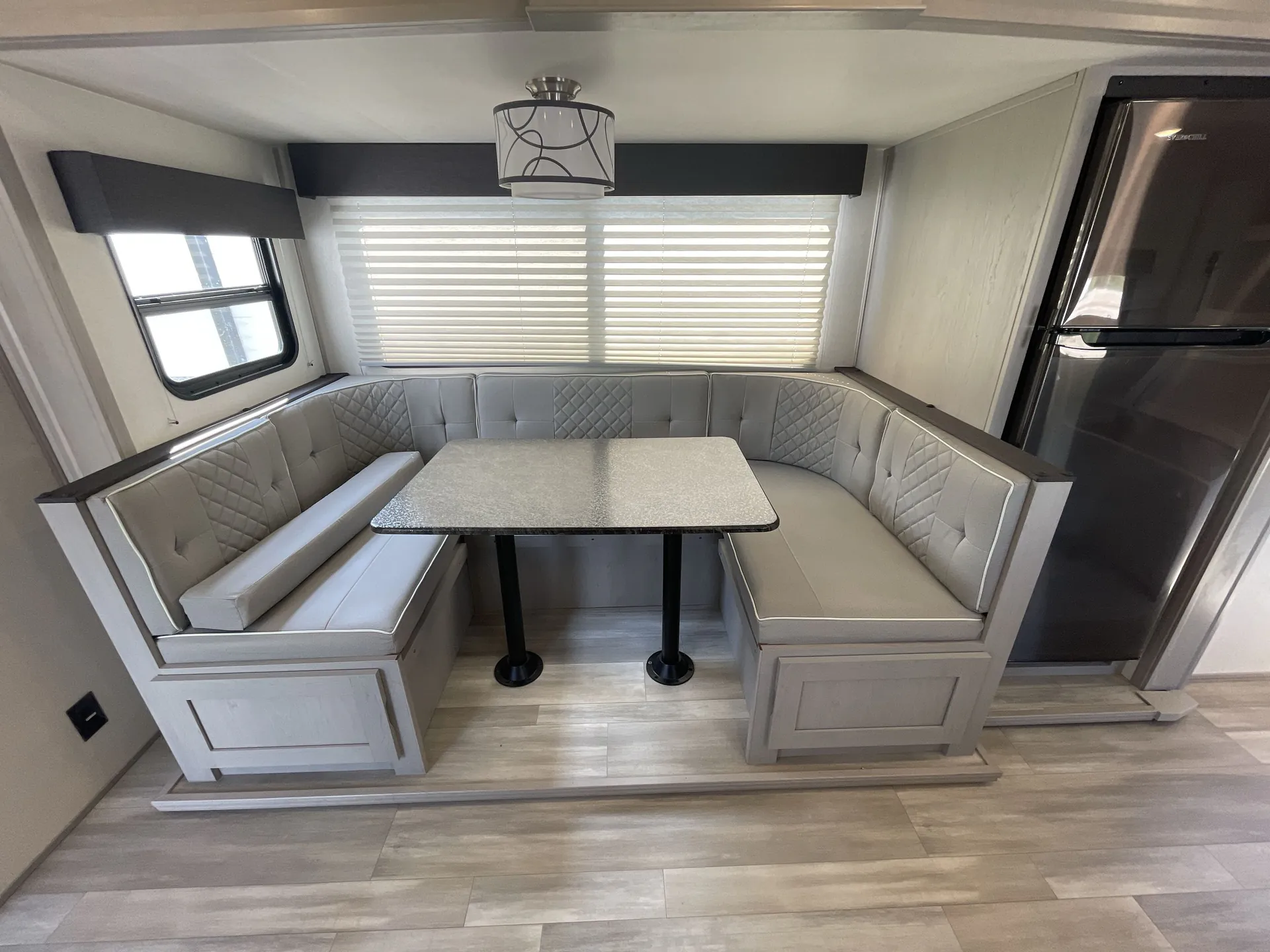 2022 Prime Time Tracer 22RBS — living area main