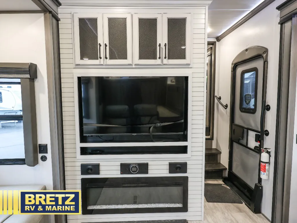 2023 Keystone Montana 3901RK, Photos photo 11