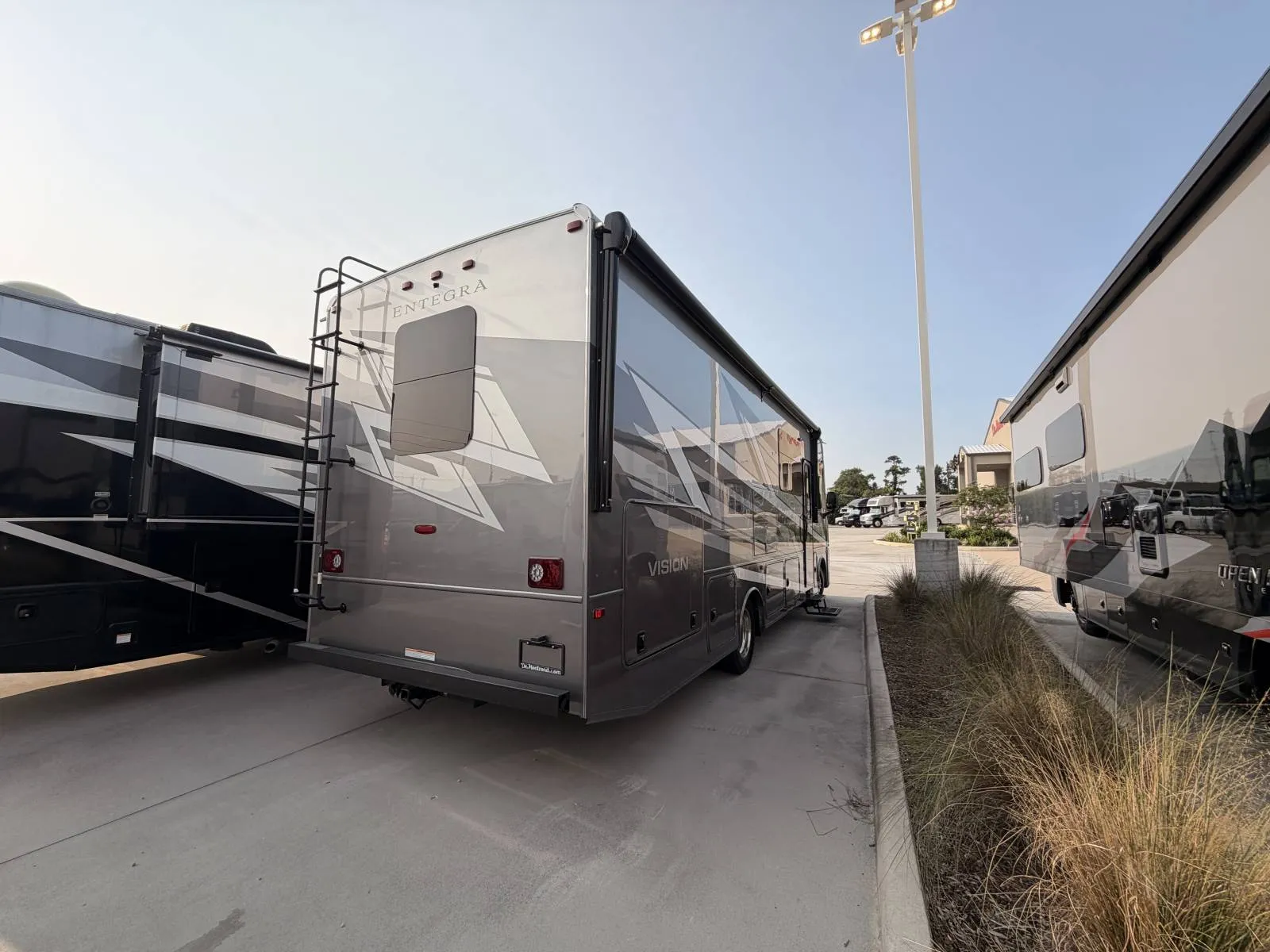 2027 Entegra Coach Vision 29S - Photo 4