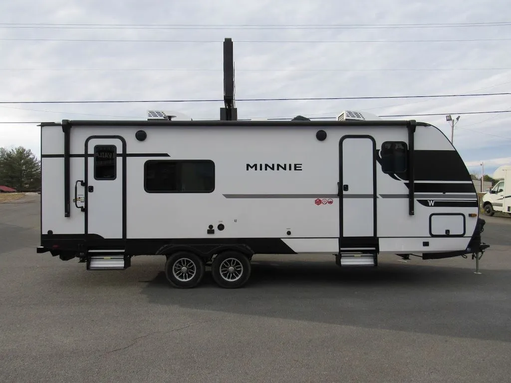 2025 Winnebago Minnie 2529RG - Photo 2