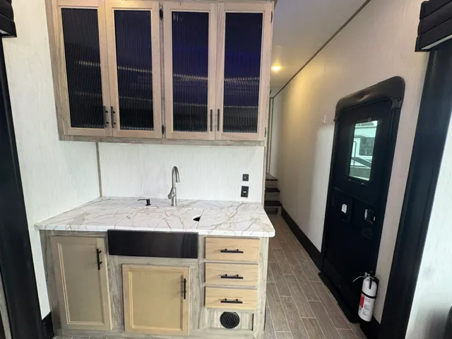 2022 Forest River Cherokee Arctic Wolf 3880 SUITE, Photos photo 23