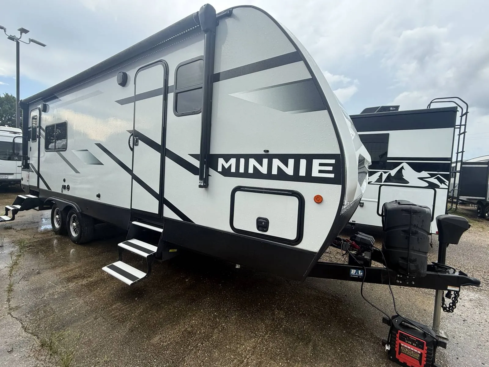 2023 Winnebago Minnie 2529RG - Photo 2