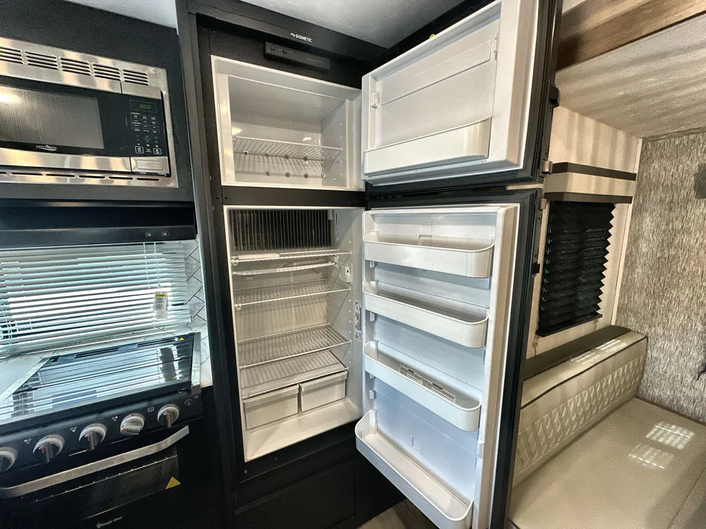 2023 Coachmen Freedom Express Ultra Lite 274RKS, Photos photo 9
