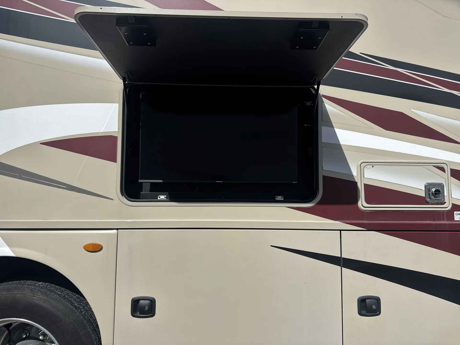 2021 Thor Motor Coach Miramar 34.6 — living area main