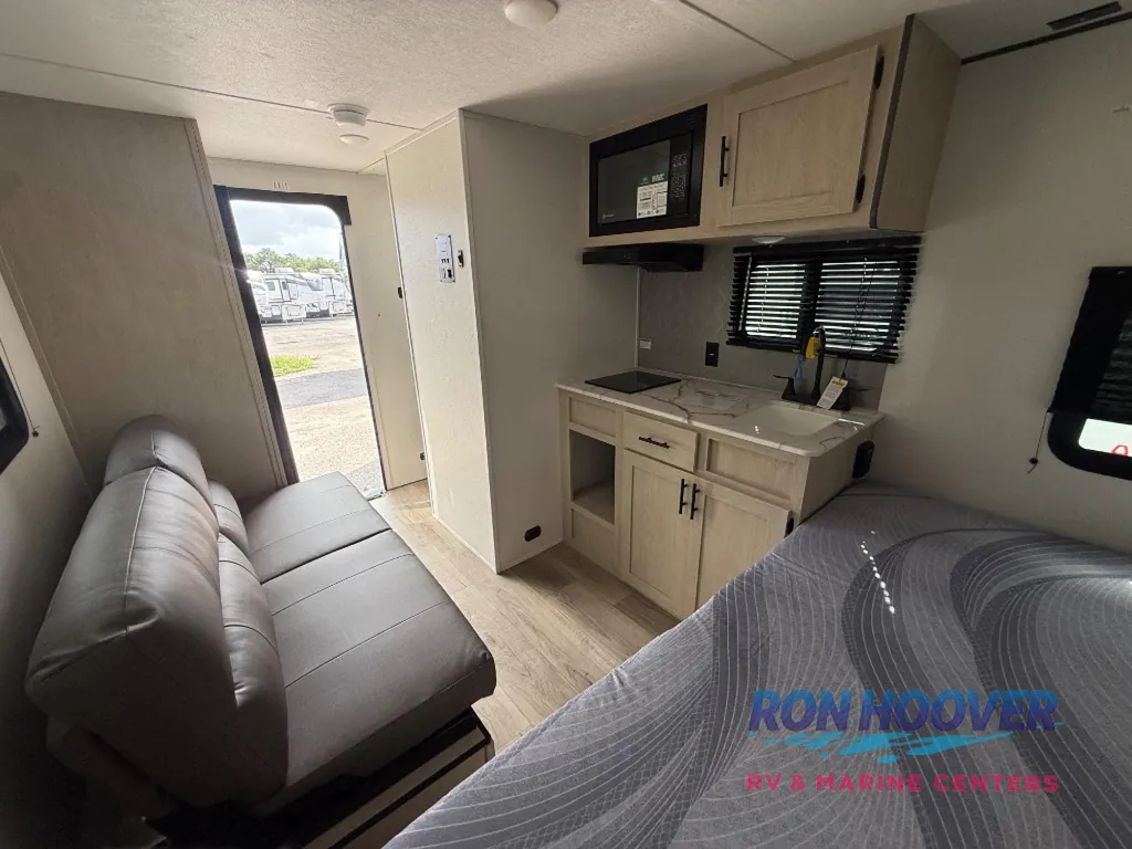 2026 Shasta Compact 17DB, Photos photo 9