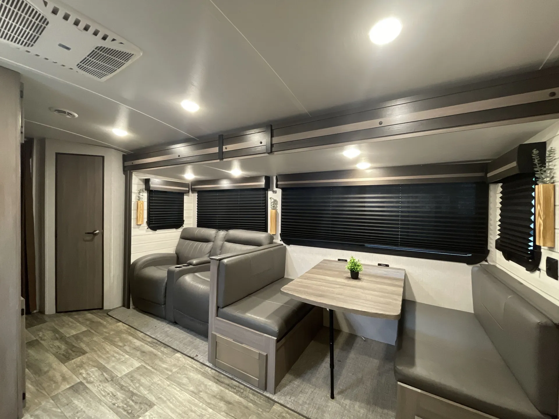 2022 CrossRoads Sunset Trail Super Lite SS299QB — living area main