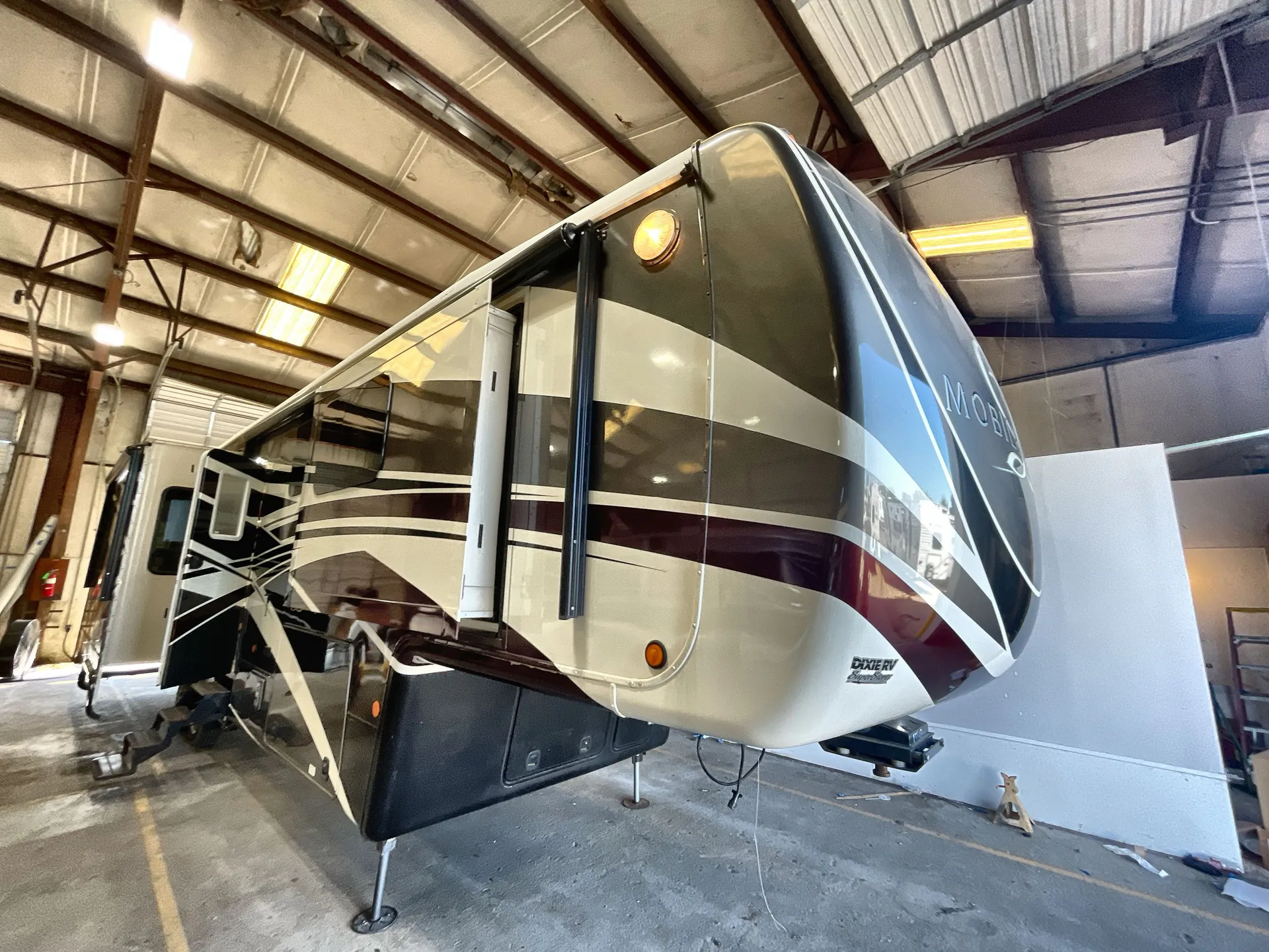 2017 DRV Mobile Suites 38RSSA - Photo 2
