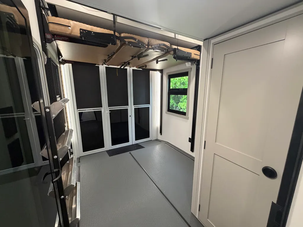 2026 Brinkley Model G 3520, Photos photo 13