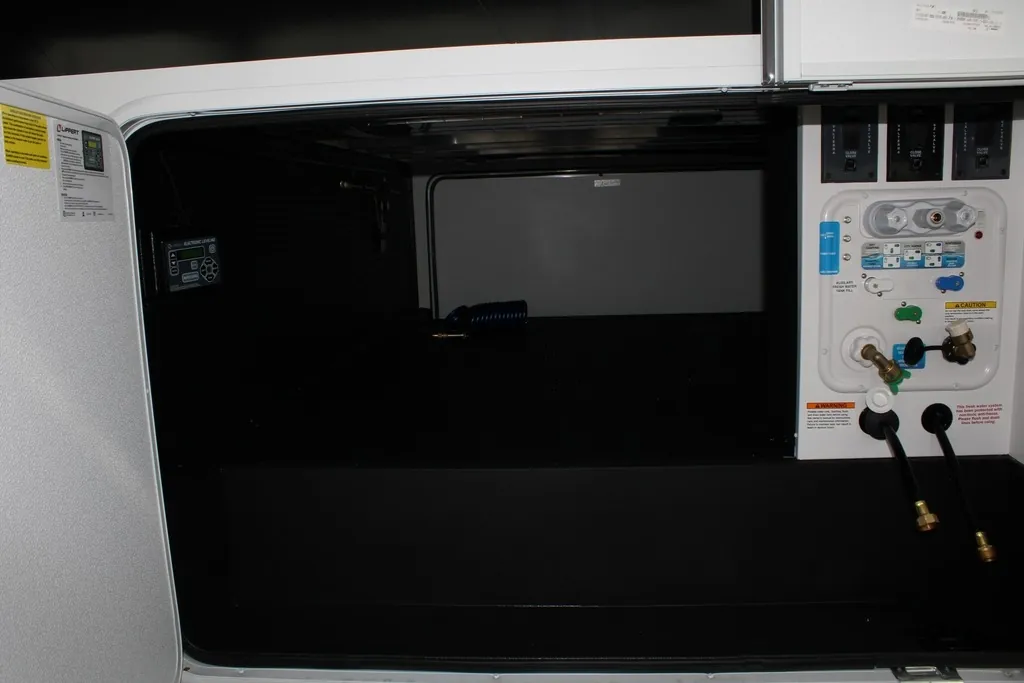 2026 Brinkley Model Z 3515, Photos photo 4