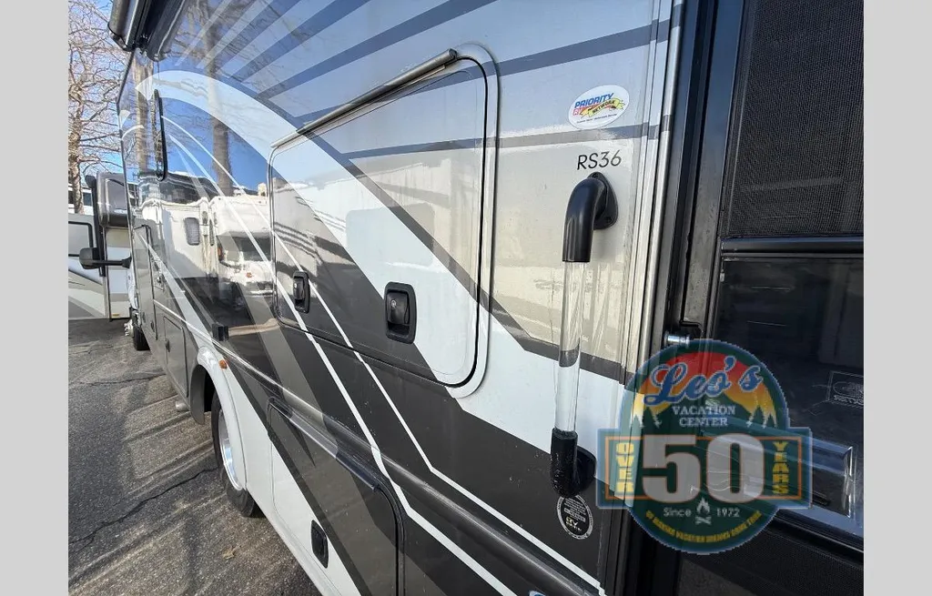 2022 Thor Motor Coach Magnitude RS36, Photos photo 6