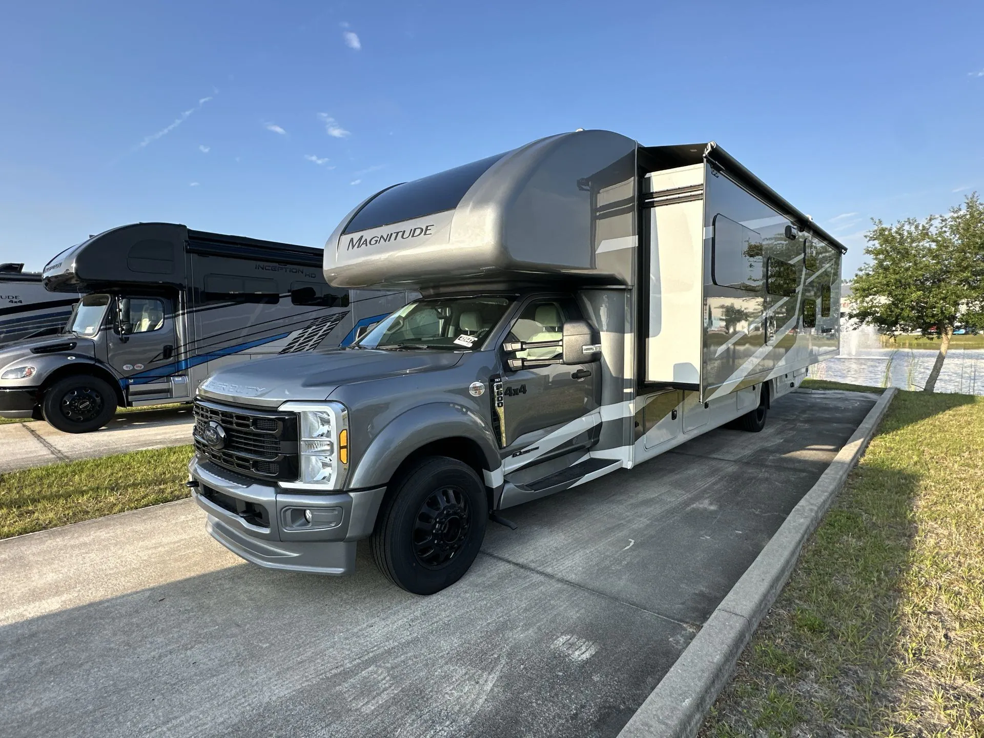 2026 Thor Motor Coach Magnitude Grand R36 - Photo 3