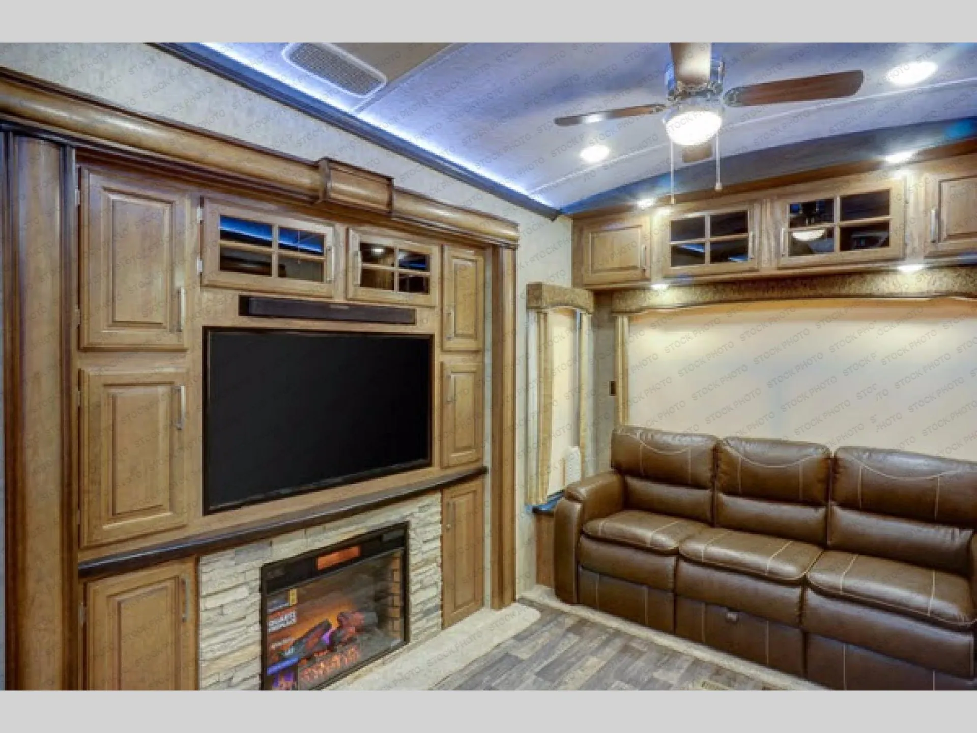 2017 Keystone Montana 3661RL - Photo 4