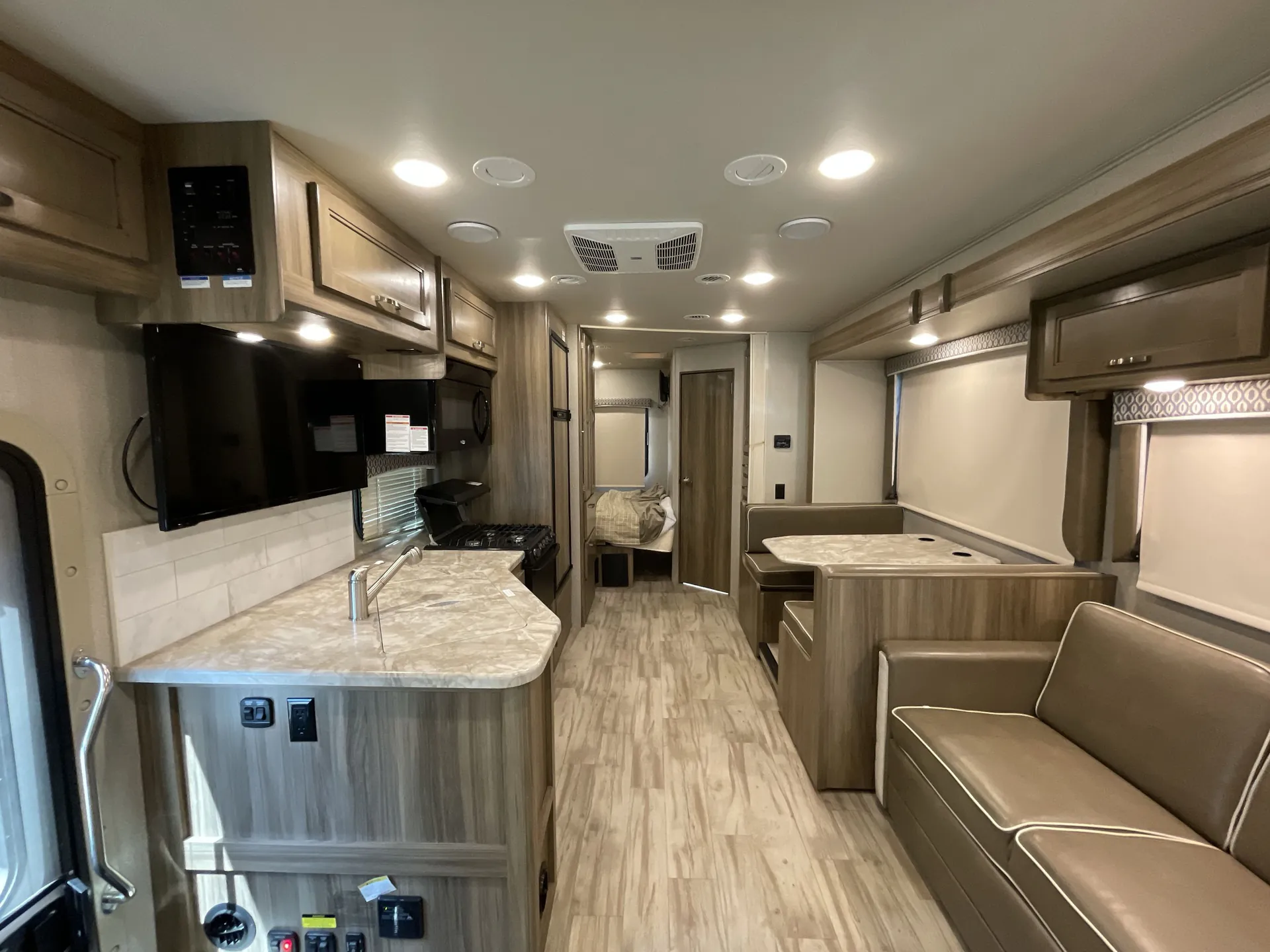 2018 entegra coach Vision 26X - Photo 3