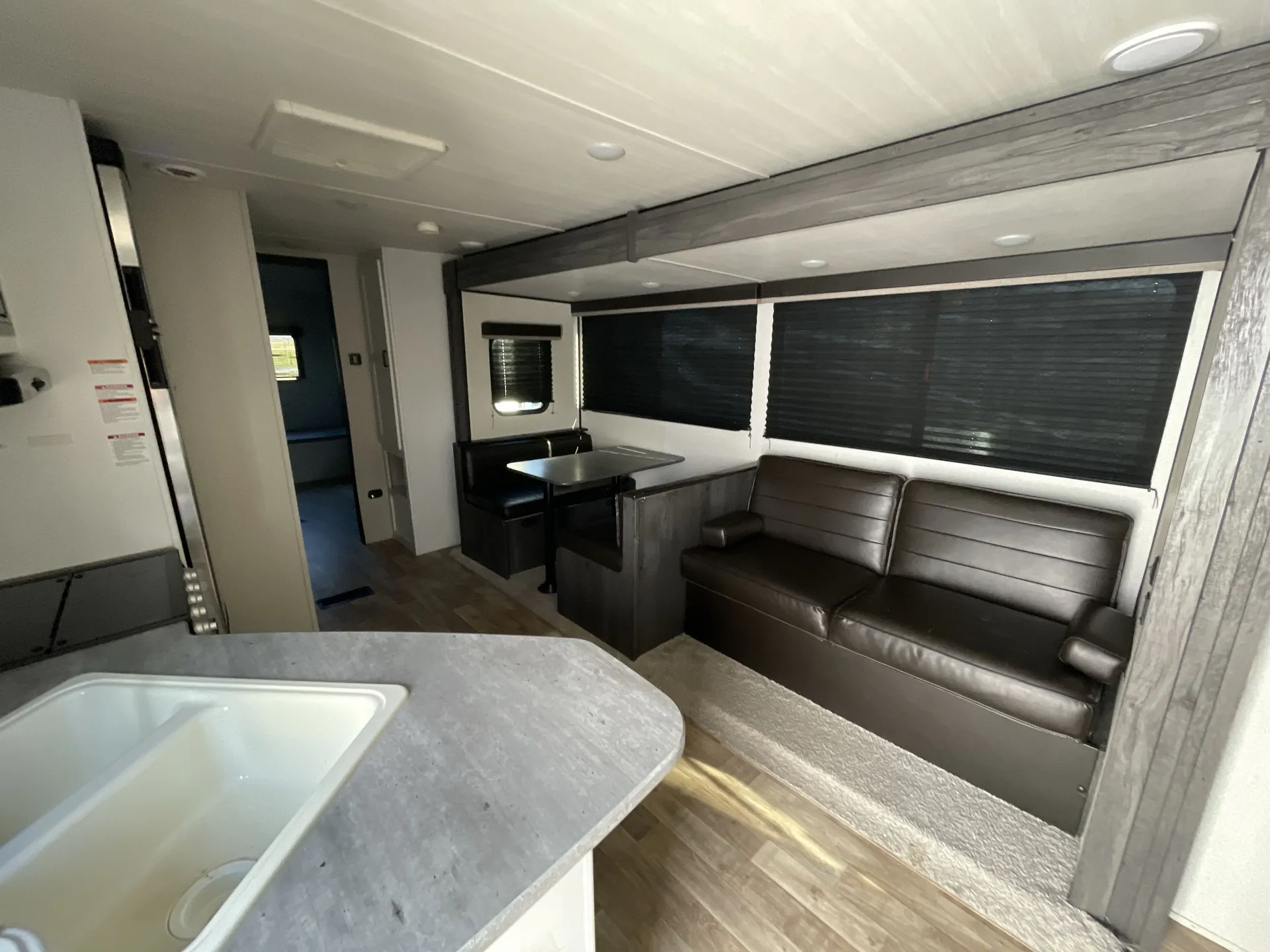 2022 Keystone Hideout 318BR — living area main