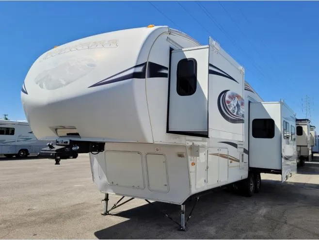 2011 Keystone RV Mountaineer 326RLT - Photo 2