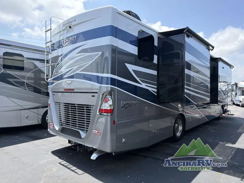 2026 Fleetwood Discovery 38N - Photo 3