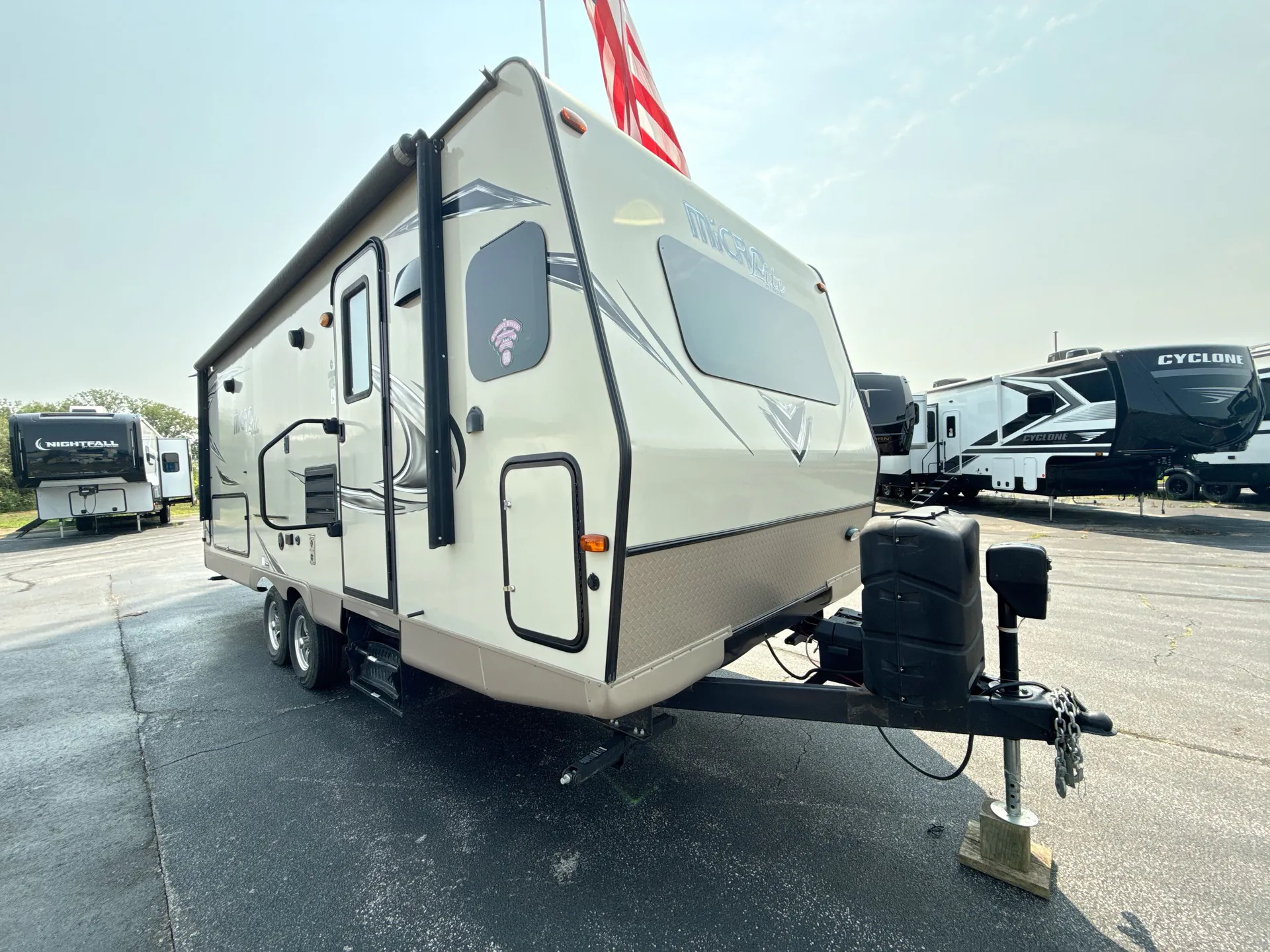 2018 Forest River Flagstaff Micro Lite 25FKS - Photo 2