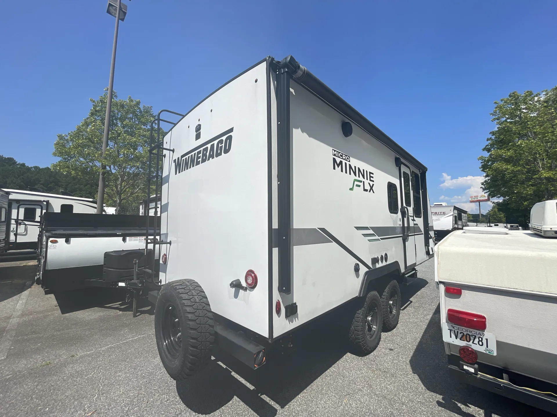 2022 Winnebago Micro Minnie FLX 2108DS — living area main