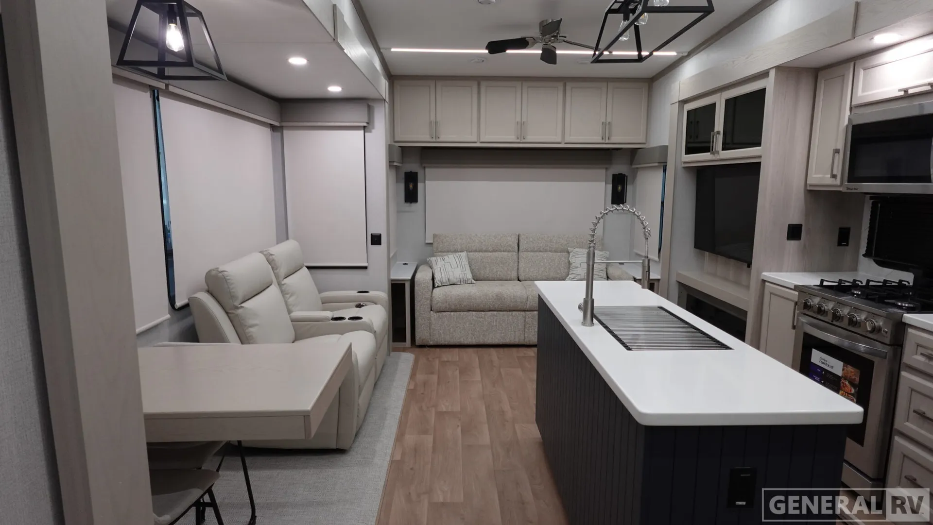2026 Palomino Columbus 383RLH - Photo 3