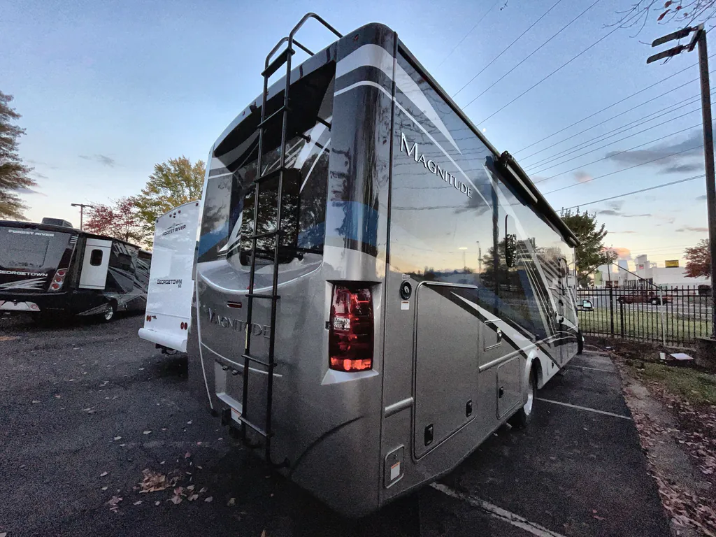 2022 Thor Motor Coach Magnitude RS36, Photos photo 4
