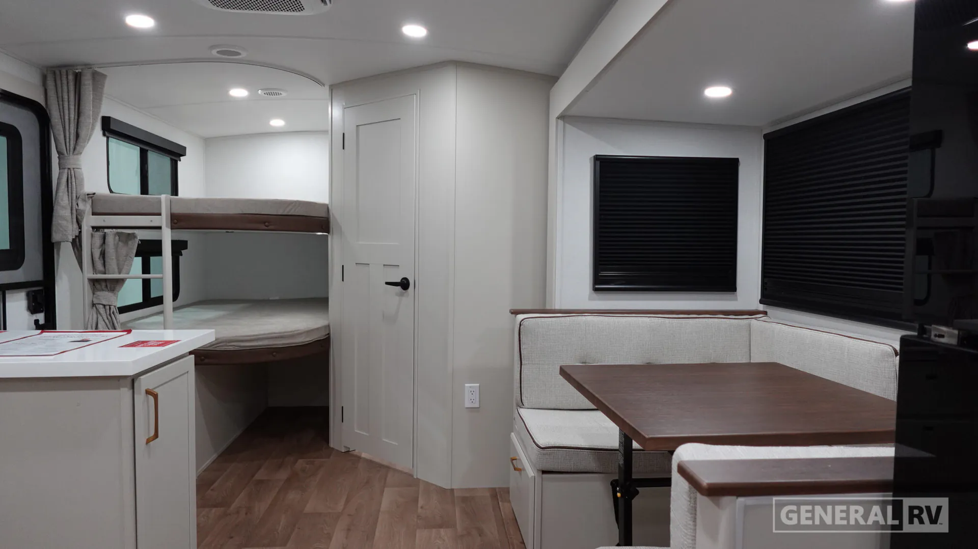 2027 Grand Design Imagine 2470BH - Photo 3