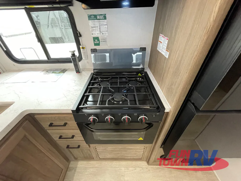 2026 Coachmen Freedom Express Select 30SE, Photos photo 17