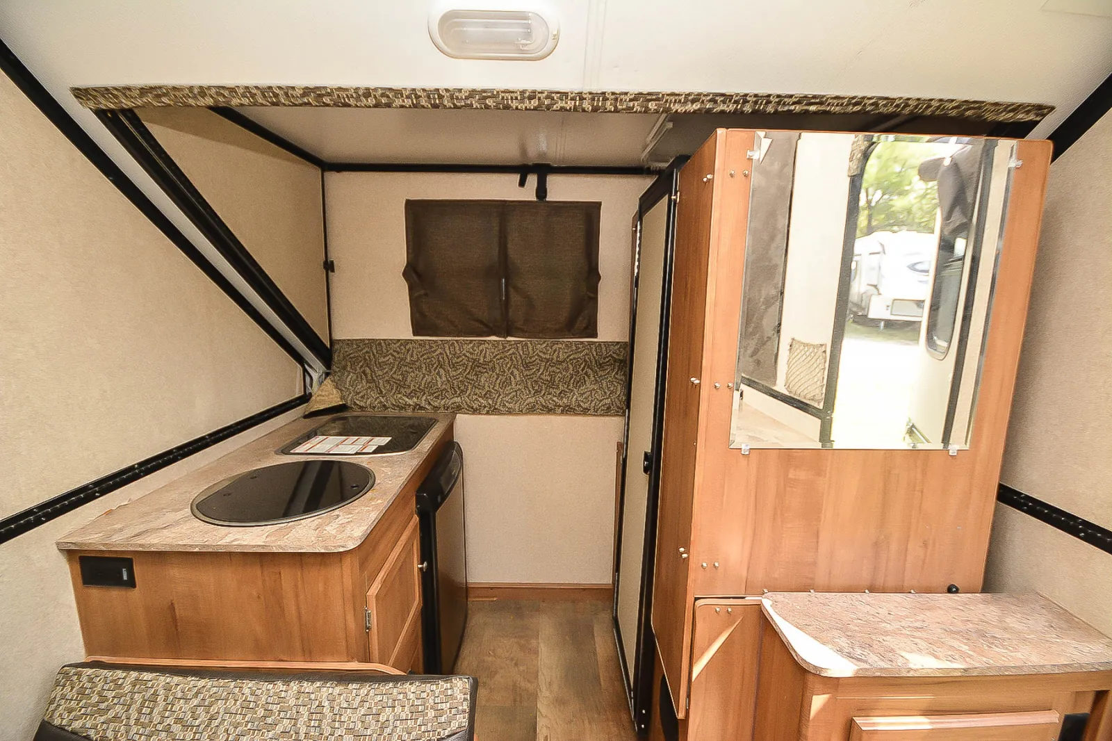 2016 Forest River Rockwood Hard Side A214HW — Photo 6