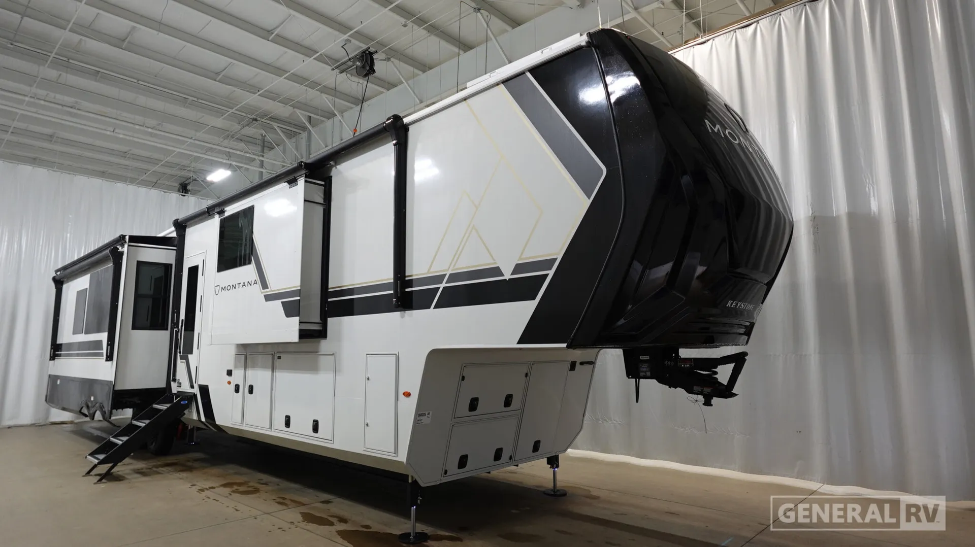 2026 Keystone Montana 3900RK - Photo 2