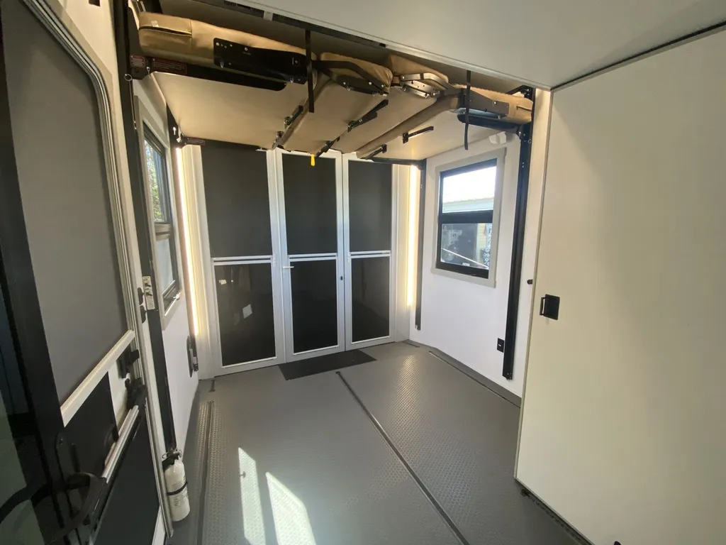 2026 Brinkley Model G 4150, Photos photo 20