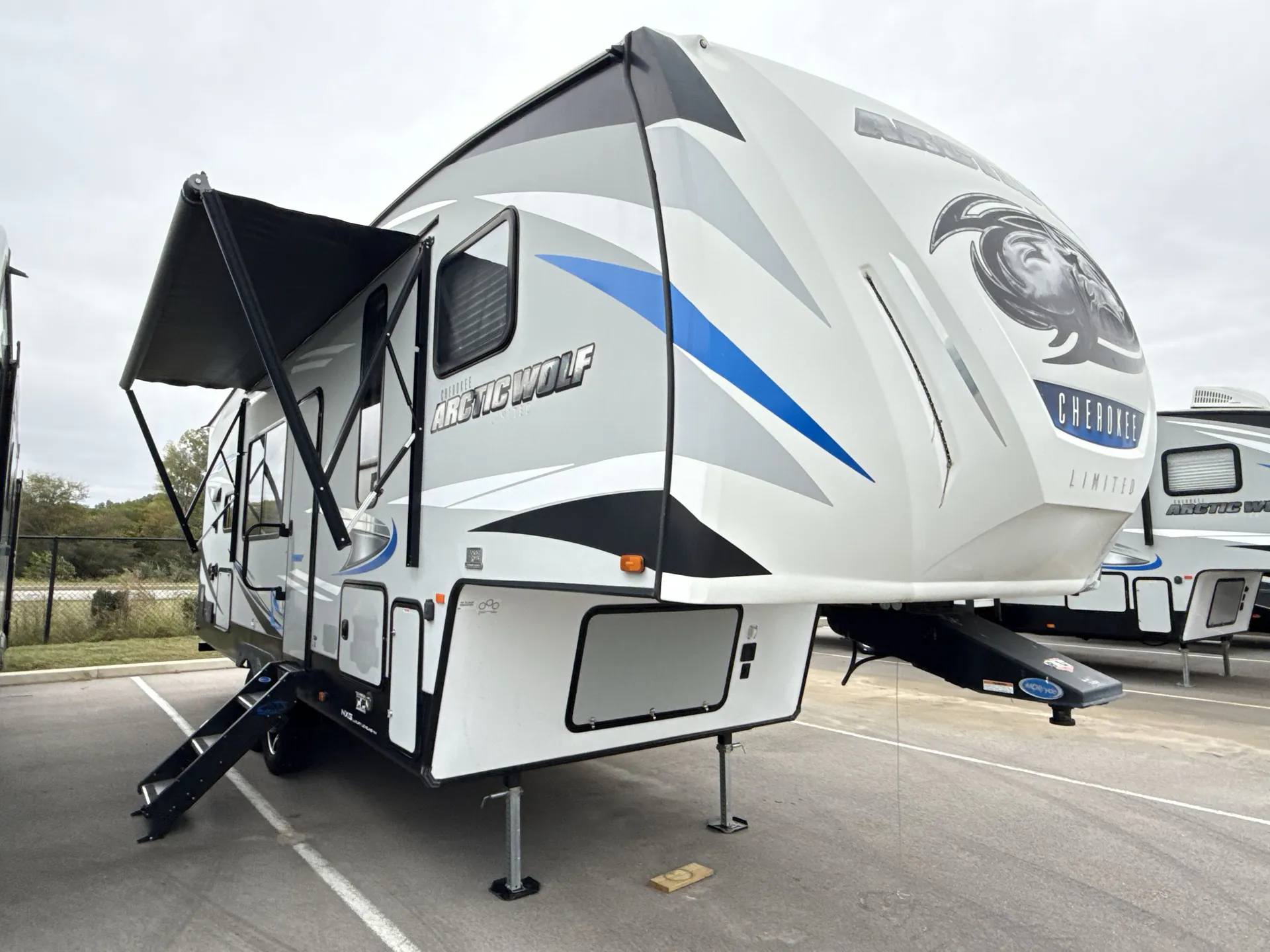 2019 Forest River Cherokee Arctic Wolf 245RK4 - Photo 2