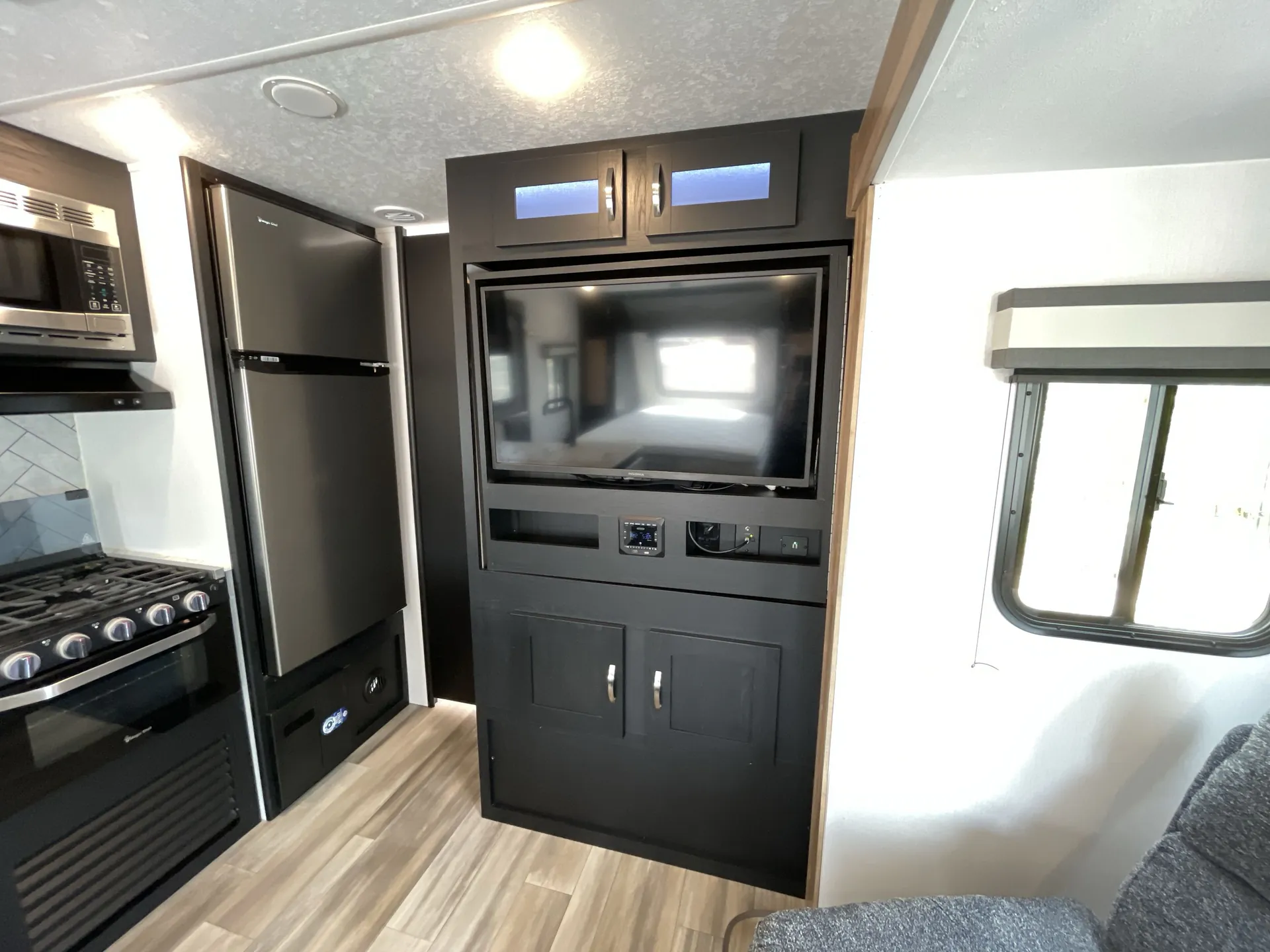 2023 Coachmen Freedom Express Ultra Lite 226RBS — living area main