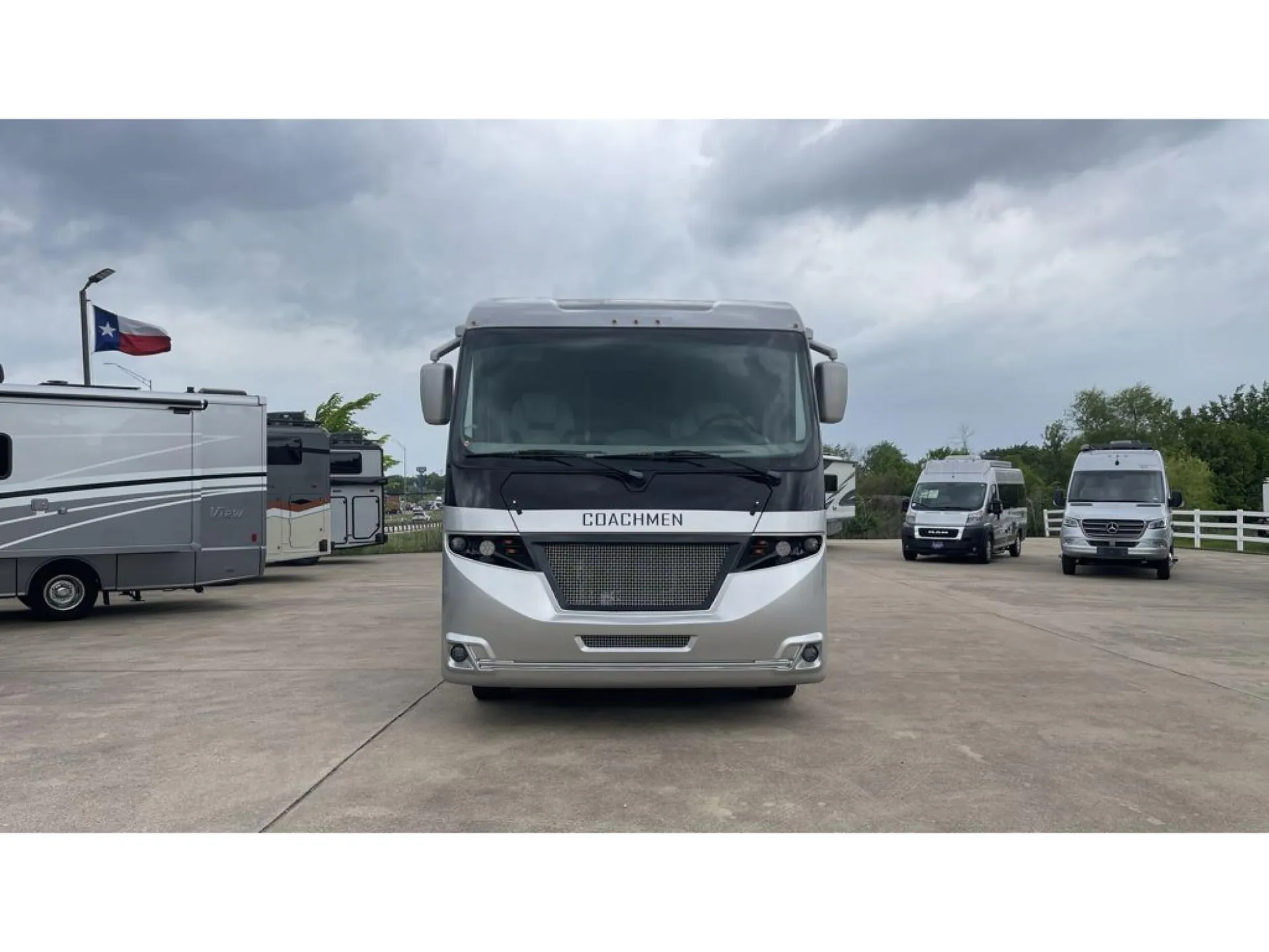 2025 Coachmen Euro 25EU - Photo 4