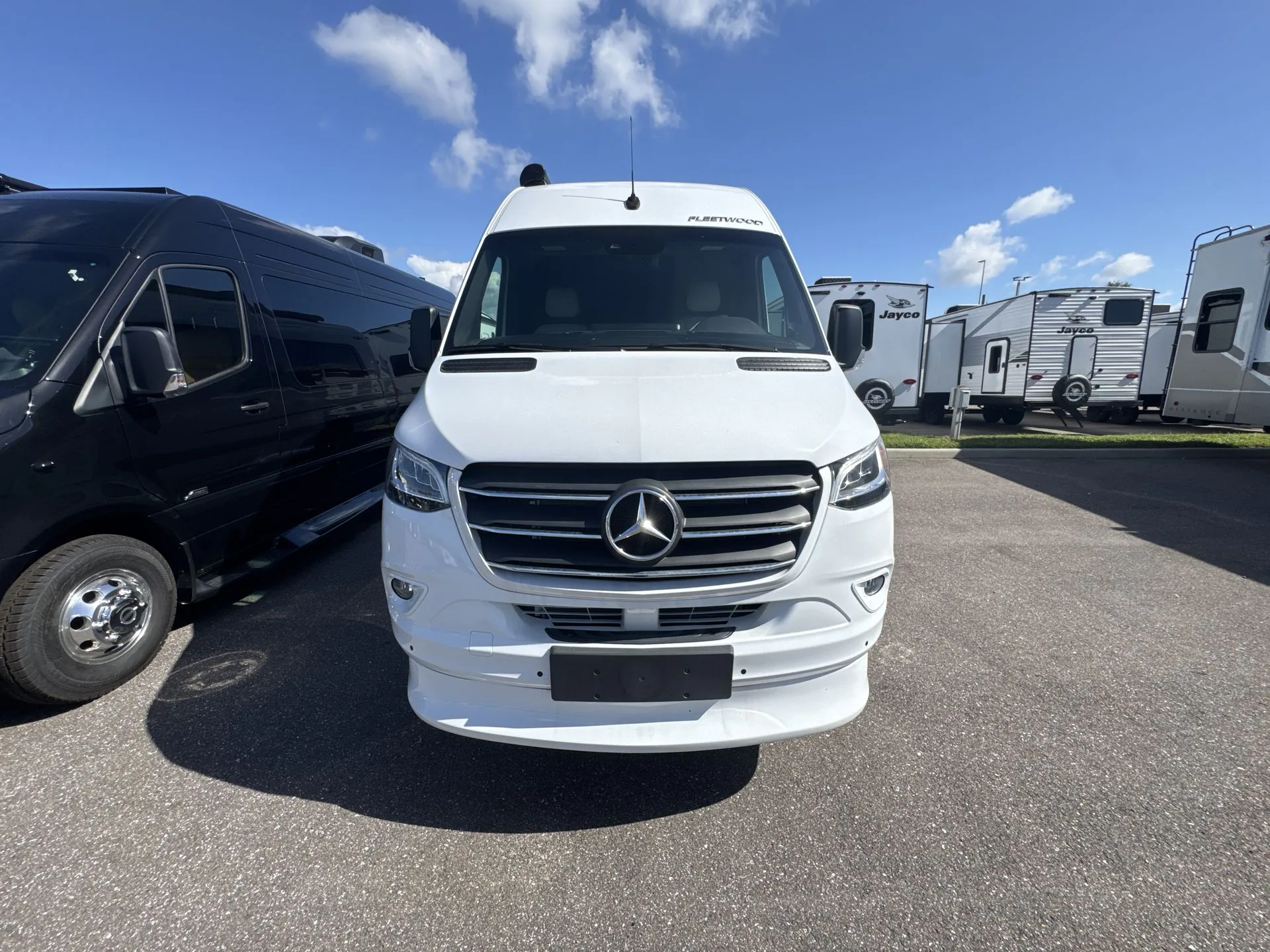 2024 Fleetwood Xcursion SL2E - Photo 2