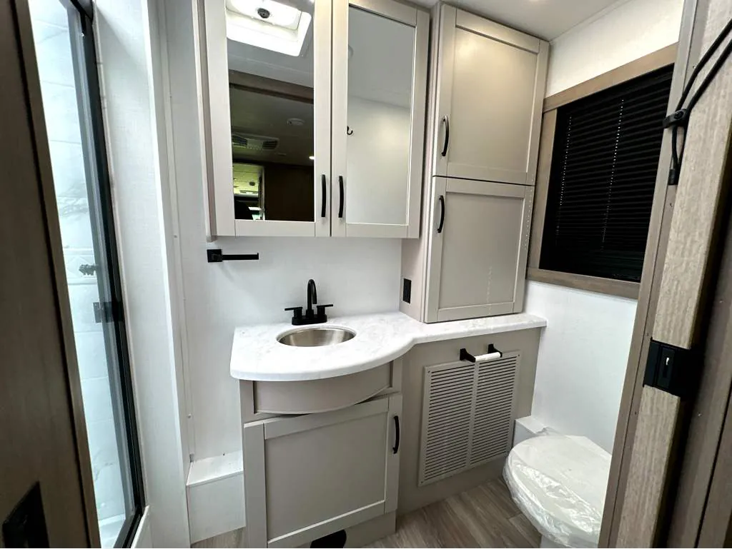 2027 Entegra Coach Vision XL 36C, Photos photo 18