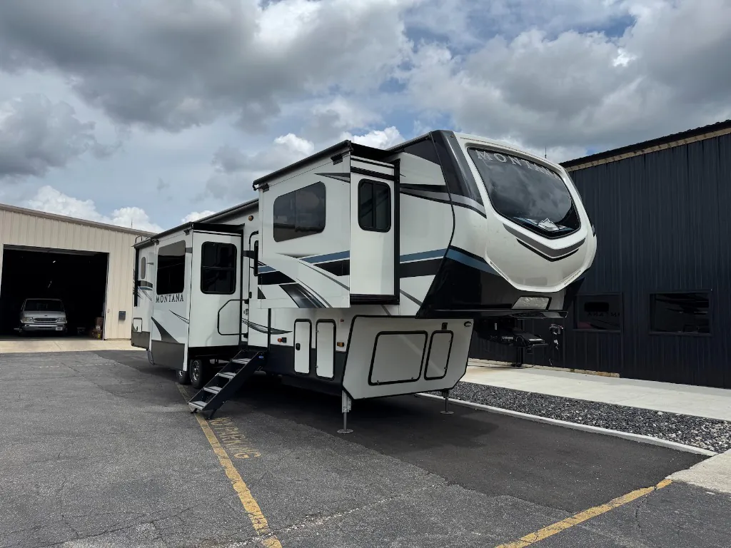 2021 Keystone Montana 3763BP - Photo 4
