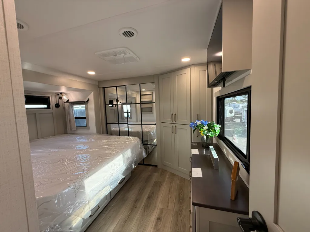 2026 Brinkley Model G 3520, Photos photo 27