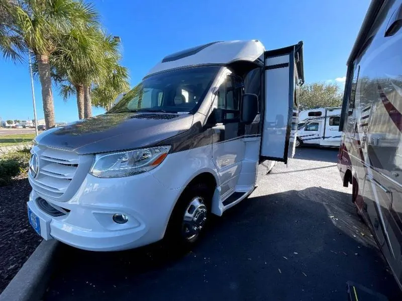 2023 Regency RV Ultra Brougham 25MB - Photo 3