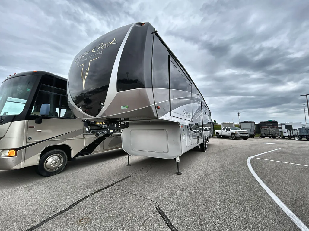 2019 Forest River Cedar Creek Champagne Edition 38EL, Photos photo 5