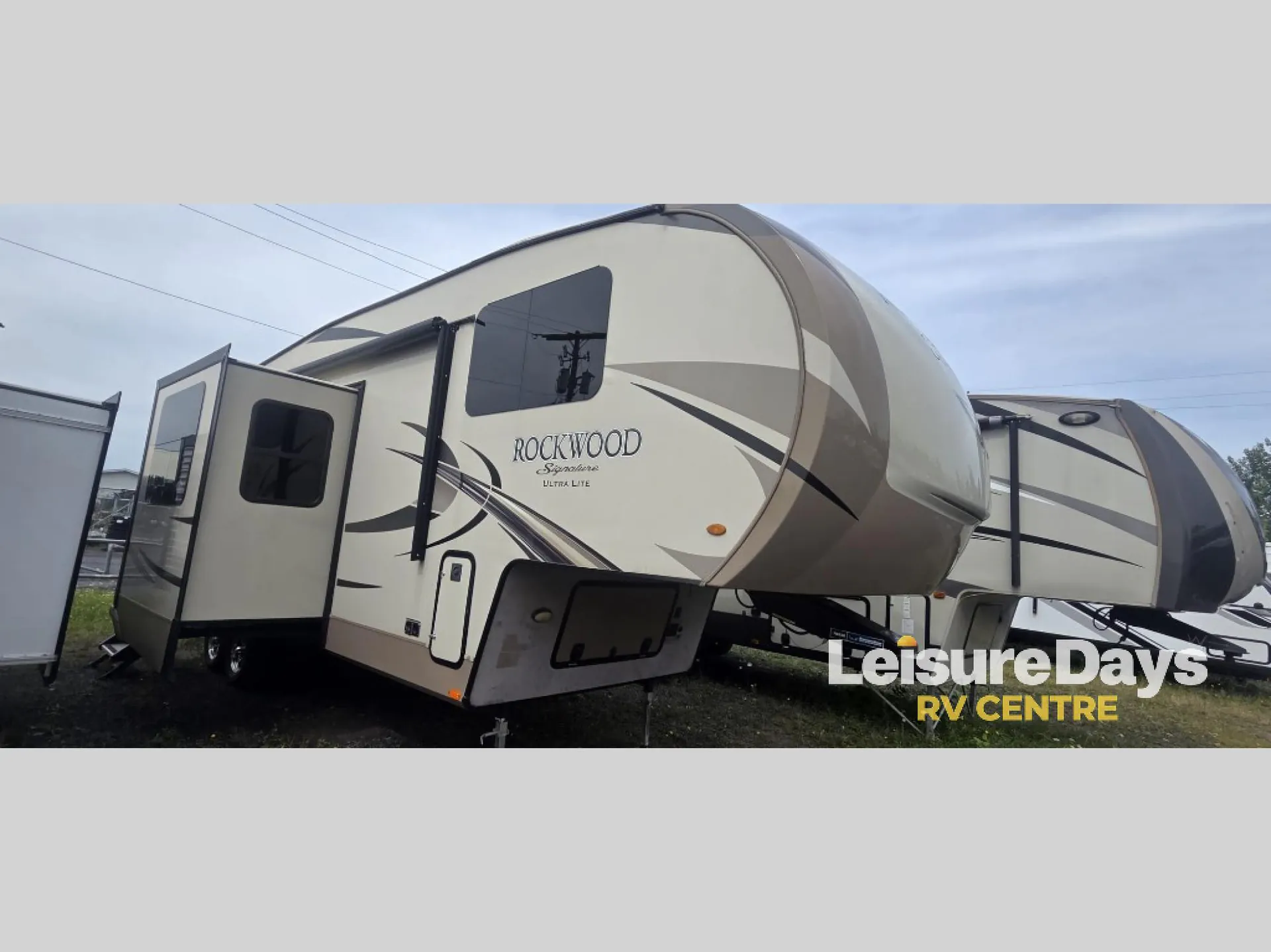 2018 Forest River Rockwood Signature Ultra Lite 8297S - Photo 2