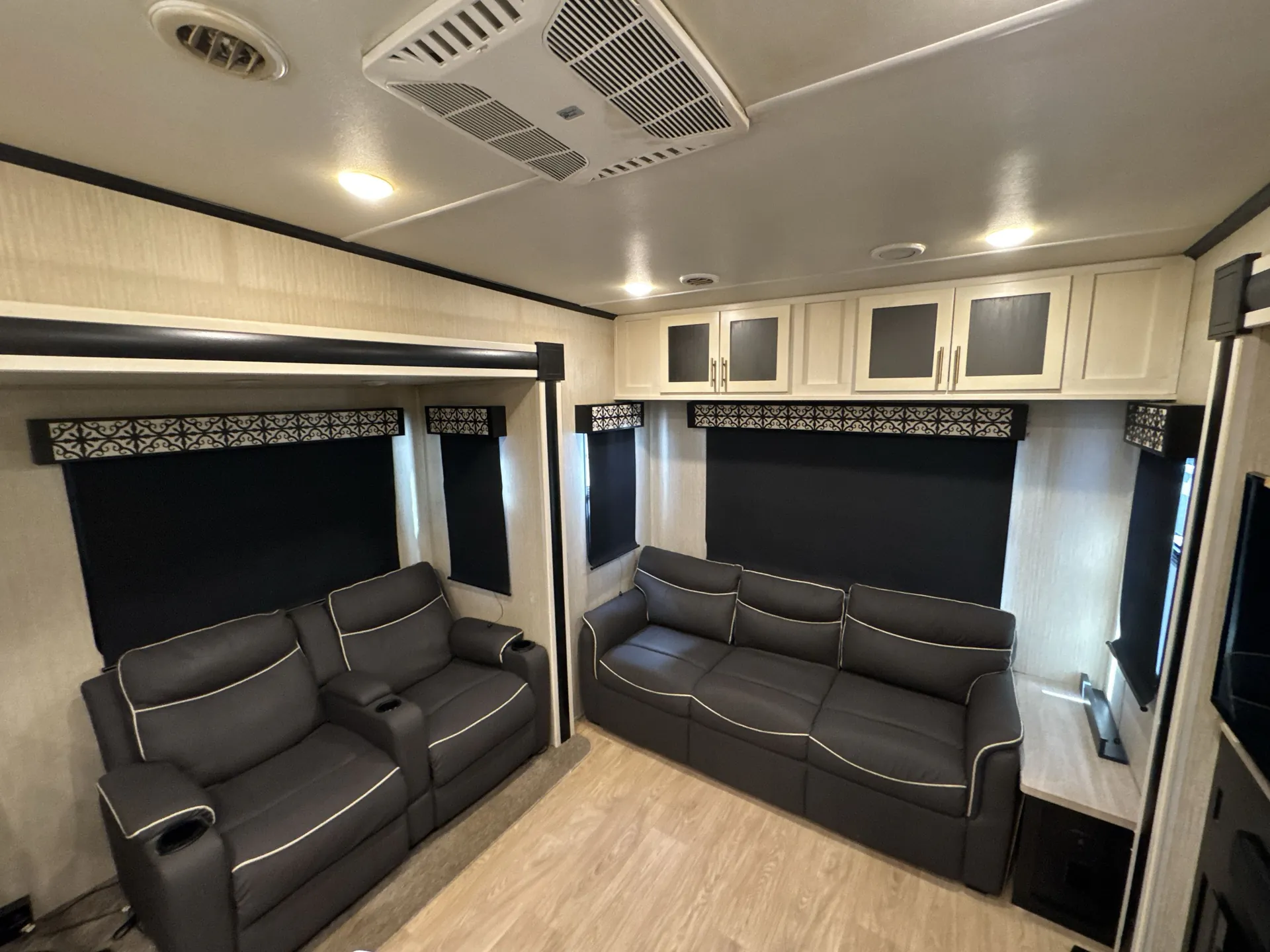 2021 Forest River Wildcat 336RLS — living area main
