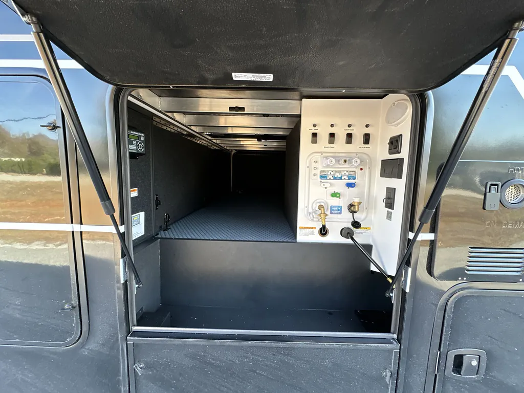 2026 Brinkley Model G 3520, Photos photo 7