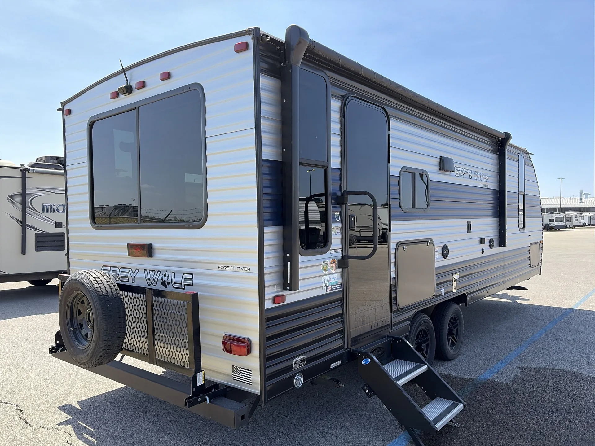 2022 Forest River Cherokee Grey Wolf 23MK — campside